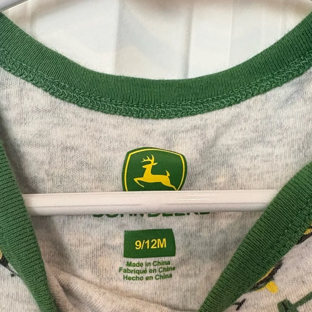 John Deere Gray And Green Tractor Bodysuit Size 3-6 Months‎